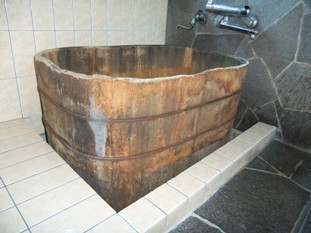 １５年使い続けた木風呂を高野槙風呂に入替え